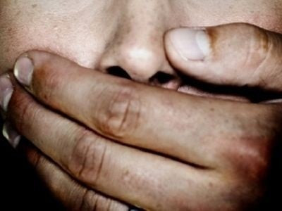 Βίασε την κοπέλα του εκατοντάδες φορές στον ύπνο της